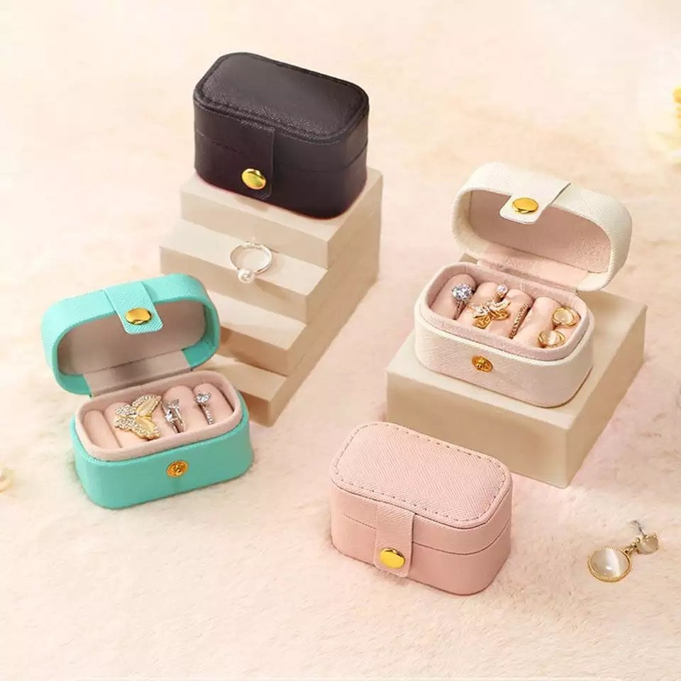 Black Travel Jewellery Case image 6
