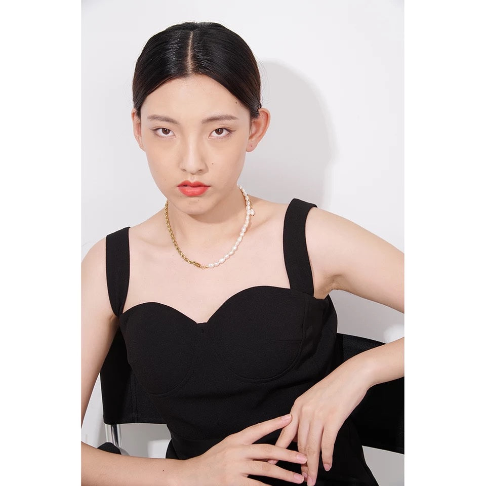 Gold and Pearl Necklace image 2